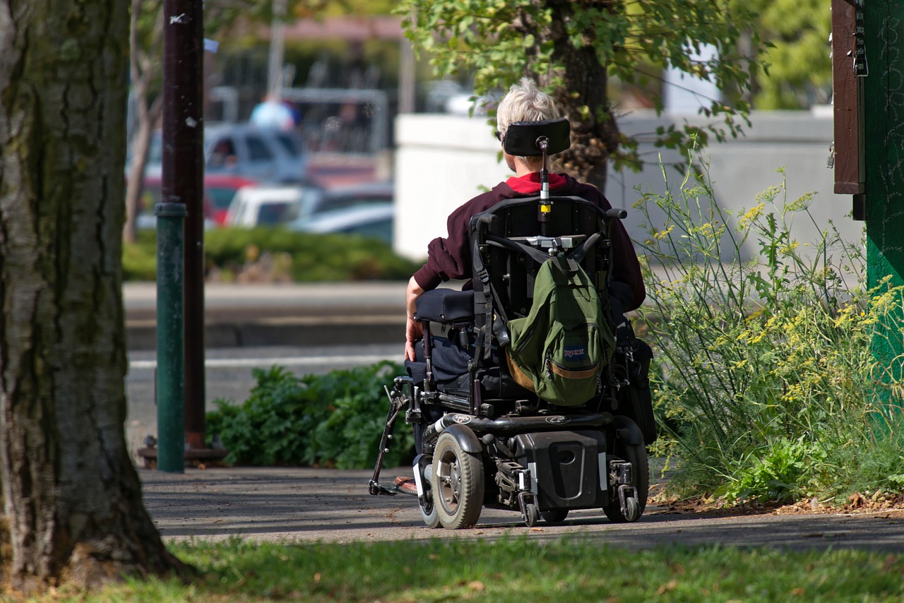 Na co zwrócić uwagę kupując wózek inwalidzki