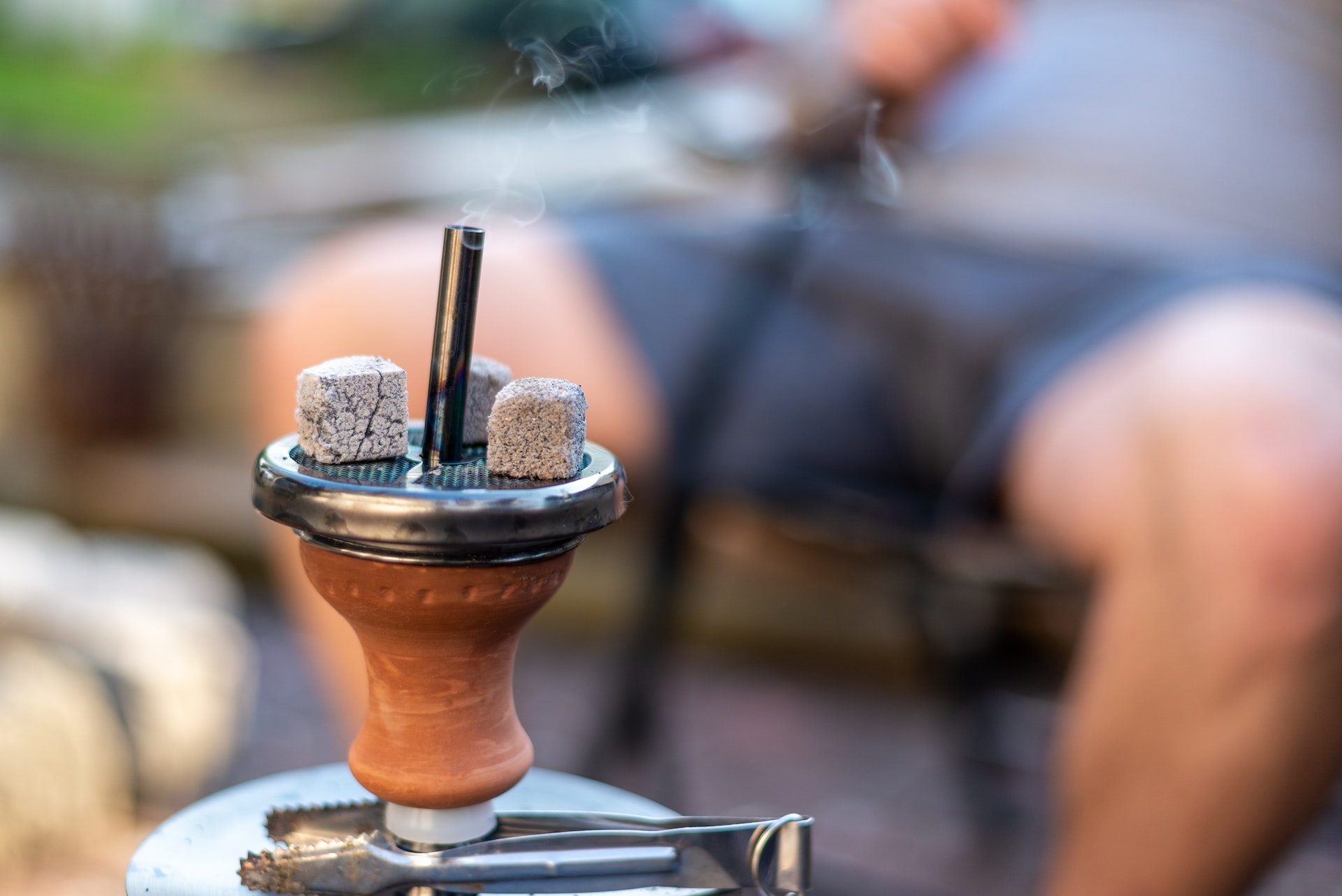 Tytoń do shishy – jakie smaki wybrać, by odkryć prawdziwy aromat?